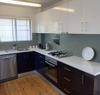 2 Bed Bar Beach Apartment - stroll to beach  cafes supermarket apartment 6 - Accommodation Newcastle