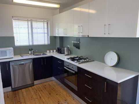 2 Bed Bar Beach Apartment - Stroll To Beach & Cafes, Supermarket Apartment 6 - Accommodation Newcastle 0