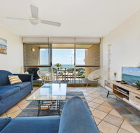 2 Bedroom Top Floor Unit - Ocean Views and Pool - Accommodation Newcastle