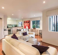 2 Bedroom with Parking  AC Close To Beach  City - Accommodation Newcastle