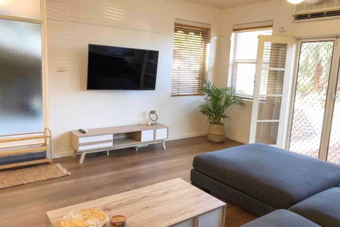 2 Bedroom, SHORT Walk To CBD,BEACH And DARBY ST - Accommodation Newcastle 0
