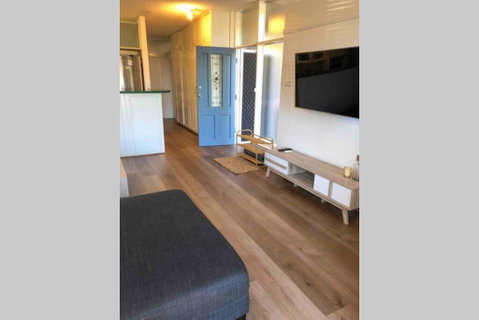 2 Bedroom, SHORT Walk To CBD,BEACH And DARBY ST - Accommodation Newcastle 3