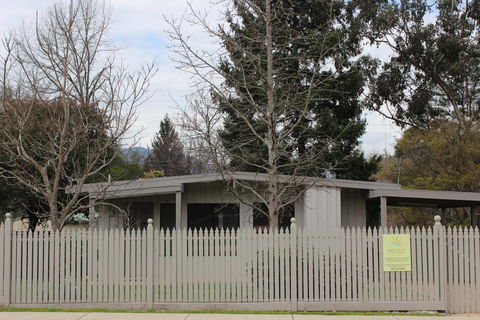 20 Toorak Rd, Bright - Accommodation Newcastle 0