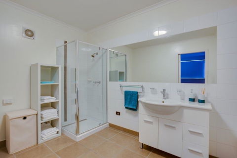 250 Metres To The Beach And Coastal Track. - Accommodation Newcastle 1