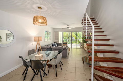 Beach Club Palm Cove Serenity Wing 3 Bed Penthouse - Accommodation Newcastle 2