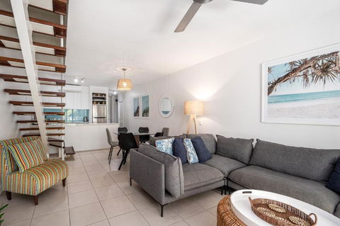 Beach Club Palm Cove Serenity Wing 3 Bed Penthouse - Accommodation Newcastle 4