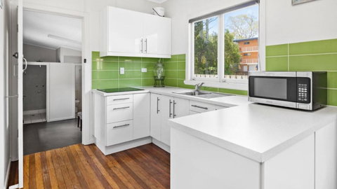 Beach Cottage In Bongaree - Accommodation Newcastle 1