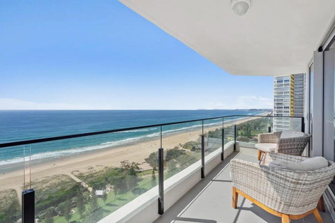 Beach Haven, 25th Floor Beachfront - Accommodation Newcastle 2