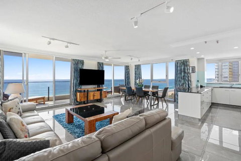 Beach Haven, 25th Floor Beachfront - Accommodation Newcastle 0