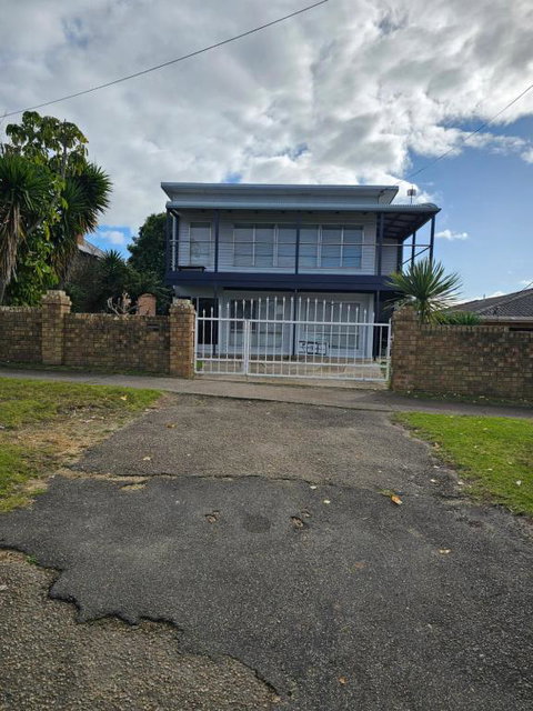 Beach House-Town House - Accommodation Newcastle 1