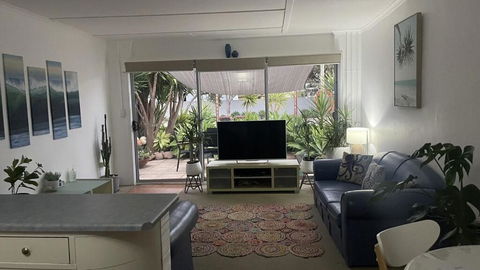 Beach Hut Overnight Rental - Accommodation Newcastle 4