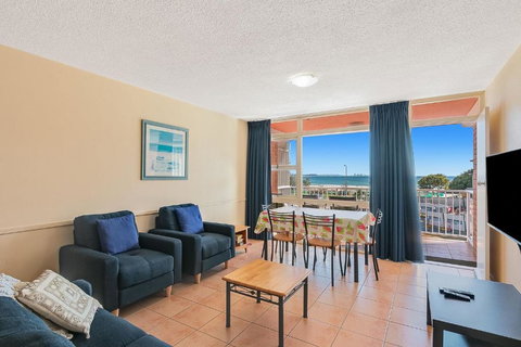 Beach Lodge Unit 9 - Accommodation Newcastle 2