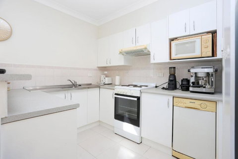 Beach Road Bliss - Accommodation Newcastle 2