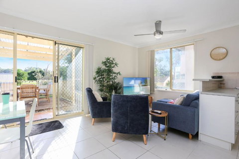 Beach Road Bliss - Accommodation Newcastle 3
