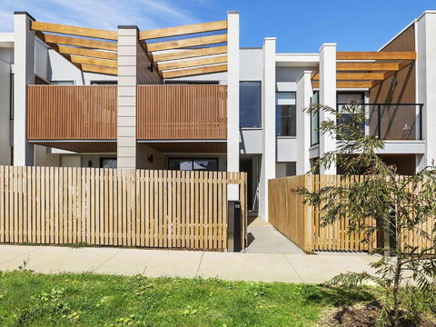 Beach Townhouse Storrer 35 - Accommodation Newcastle 0