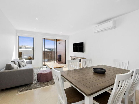 Beach Townhouse Storrer 35 - Accommodation Newcastle 2