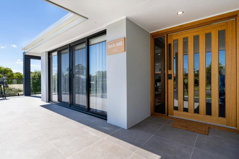 Beach Walk On Alfred - Accommodation Newcastle 0