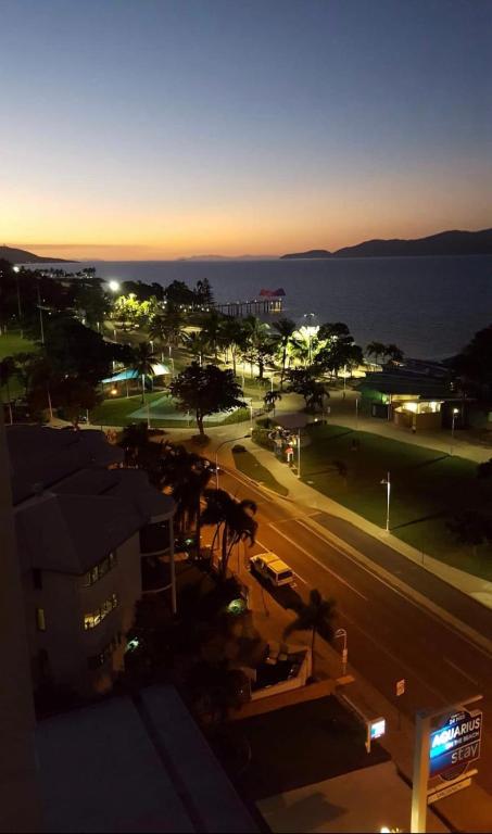 Beachfront Balcony - Accommodation Newcastle 1