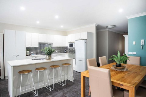 Beachfront Five - Accommodation Newcastle 4