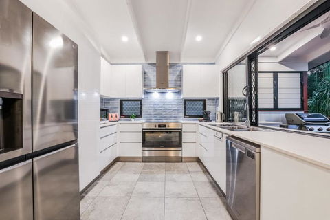 Beachlover - Accommodation Newcastle 2