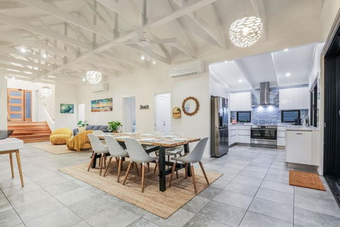 Beachlover - Accommodation Newcastle 0