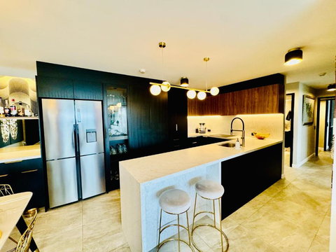 Beachside Bliss - High Floor 2 Bedroom With Stunning River Views - Accommodation Newcastle 1