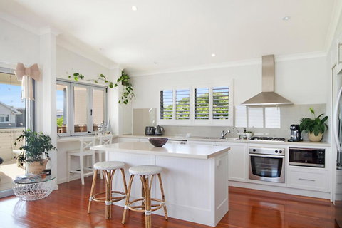 Beach Retreat - Accommodation Newcastle 0