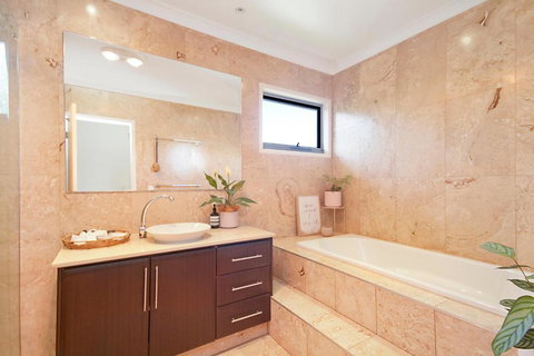 Beach Retreat - Accommodation Newcastle 4