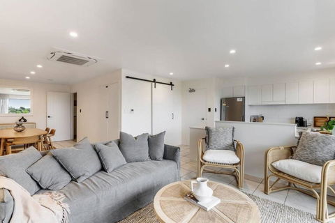 Beachside Serenity - Accommodation Newcastle 3