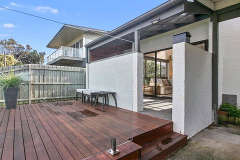 Beachside Villa - Accommodation Newcastle 1