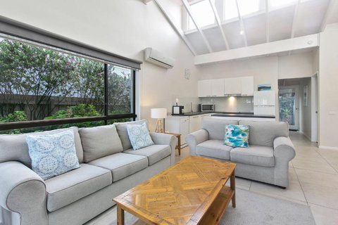 Beachside Villa - Accommodation Newcastle 2