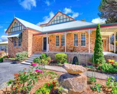 Beauchamp Beauty - Accommodation Newcastle 0