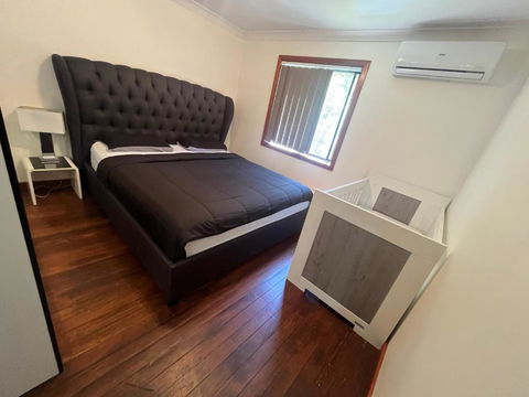 Beautiful Cottage - Accommodation Newcastle 0