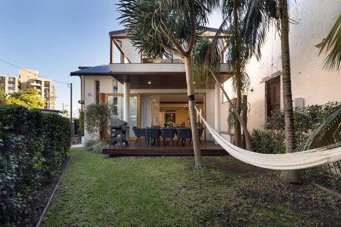 Beach Retreat - Accommodation Newcastle 1
