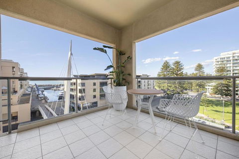 Belle Escapes - Park View Apartment At The Pier - Accommodation Newcastle 0