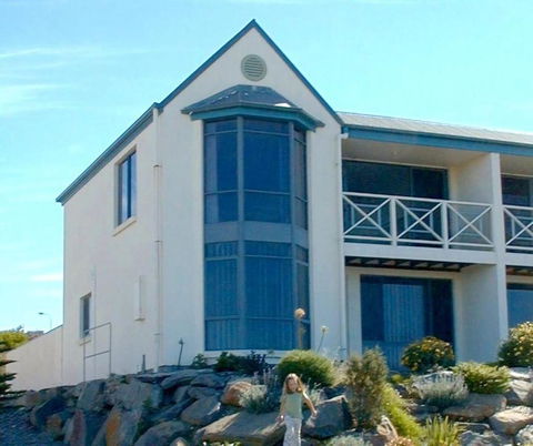 Beautiful Sea Views - Accommodation Newcastle 2