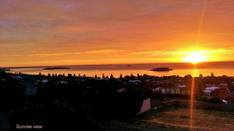 Beautiful Sea Views - Accommodation Newcastle 3