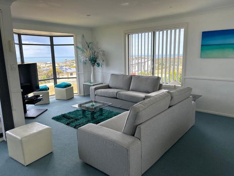 Beautiful Sea Views - Accommodation Newcastle 4