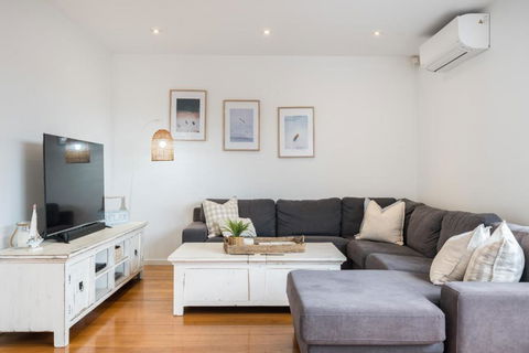 Beauty & The Beach - Accommodation Newcastle 4