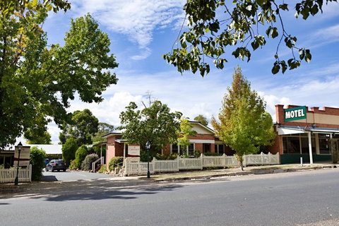 Beechworth Carriage Motor Inn - Accommodation Newcastle 0