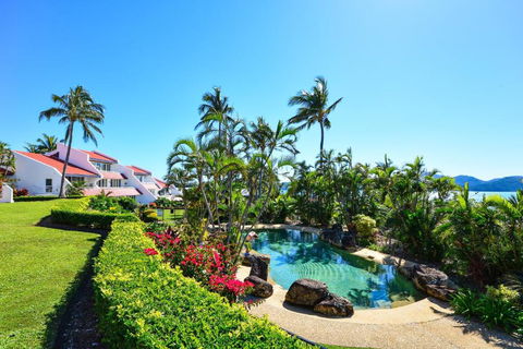 Bella Vista East 4 Oceanview, Golf Buggy, Valet Service & Shared Pool - Accommodation Newcastle 4