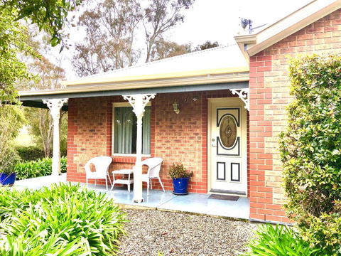 Belle B&B Country Retreat - Accommodation Newcastle 0