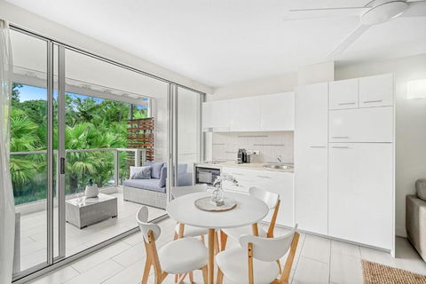 Belle Escapes Beachview Suite 1304 Drift Beachfront Resort - Accommodation Newcastle 1