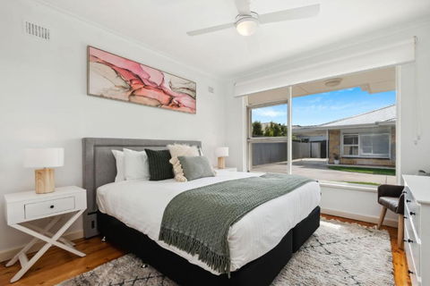 Belle Escapes - Broadway By The Beach - Accommodation Newcastle 0