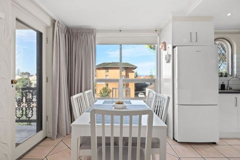 Belle Escapes - Sunny Siesta At Glenelg - Accommodation Newcastle 3