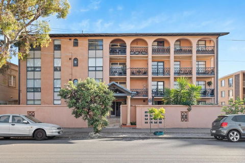 Belle Escapes - Sunny Siesta At Glenelg - Accommodation Newcastle 1