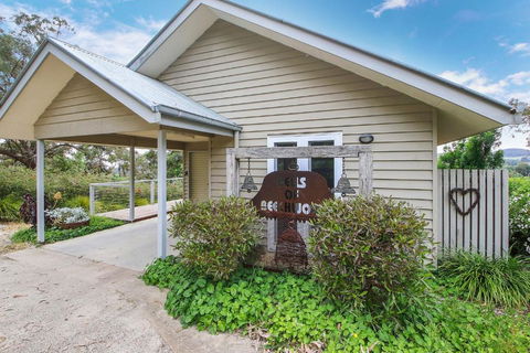 Bells Of Beechworth - Accommodation Newcastle 0