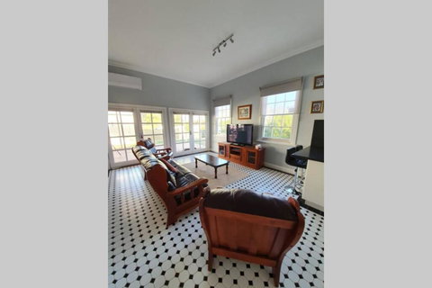 Bellview Holiday House - Accommodation Newcastle 2