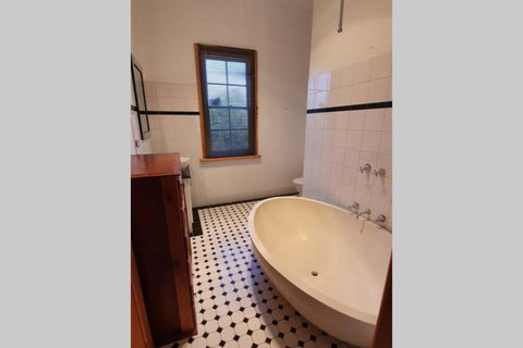 Bellview Holiday House - Accommodation Newcastle 3