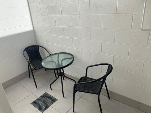 BENDIGO HIGH ST APARTMENTS With KING BED-COURTYARD-KITCHEN-REFURBISHED 2022 - Accommodation Newcastle 3